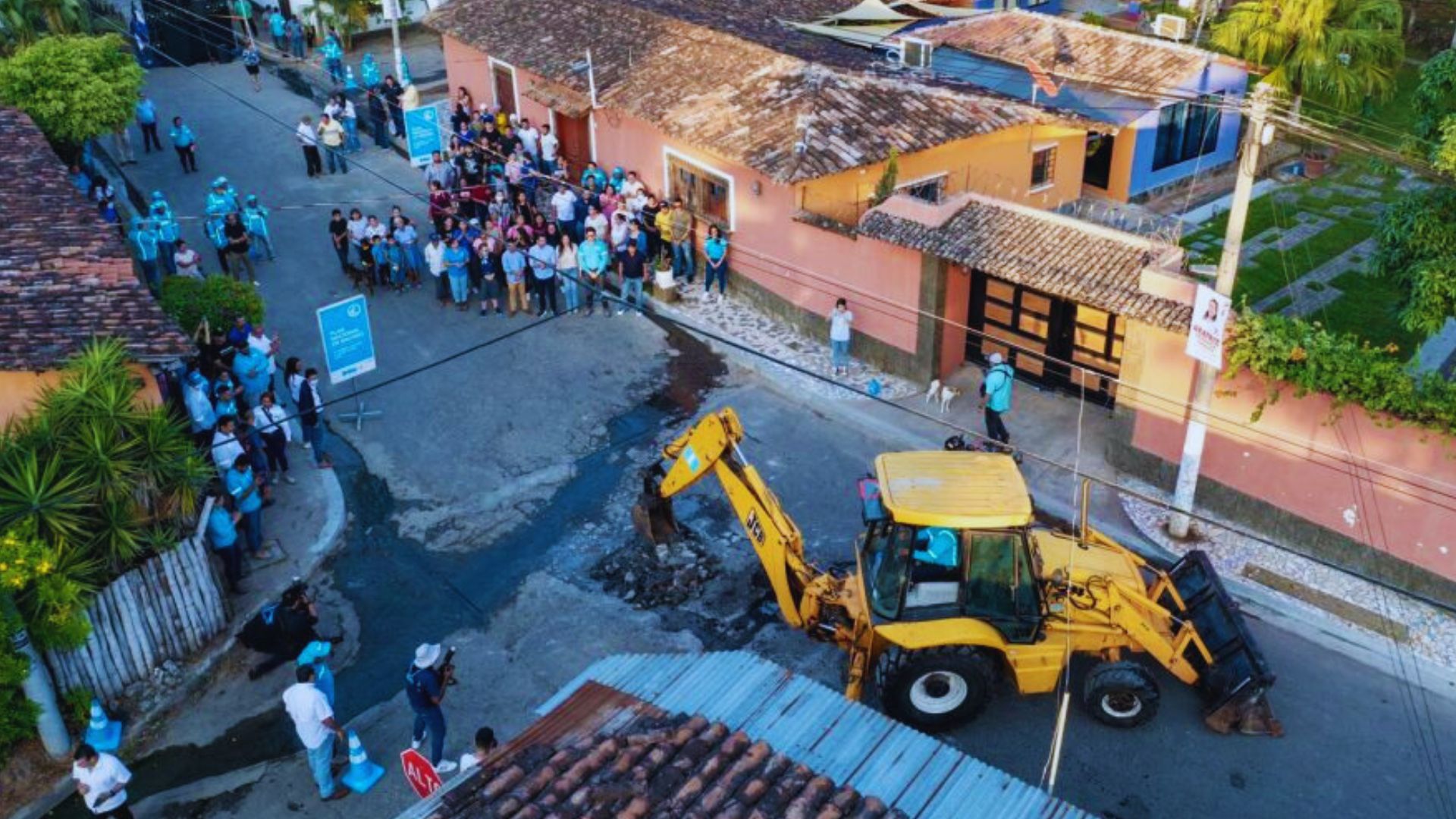 DOM inicia proyecto de recuperación vial en Huizúcar, La Libertad