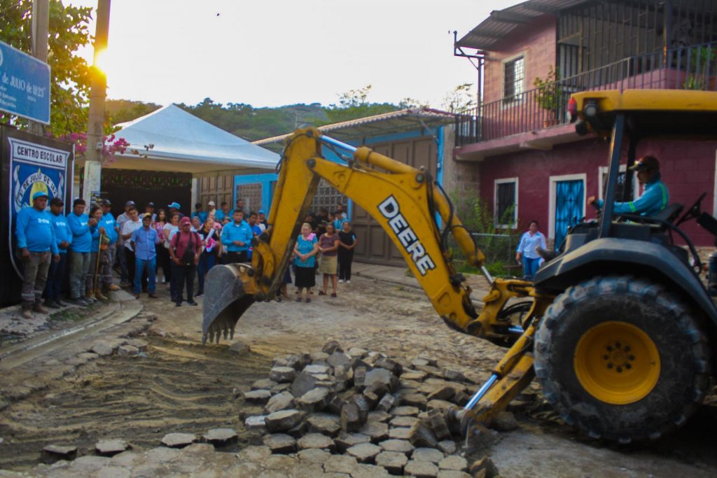 DOM inicia segundo proyecto de recuperación vial en El Paisnal