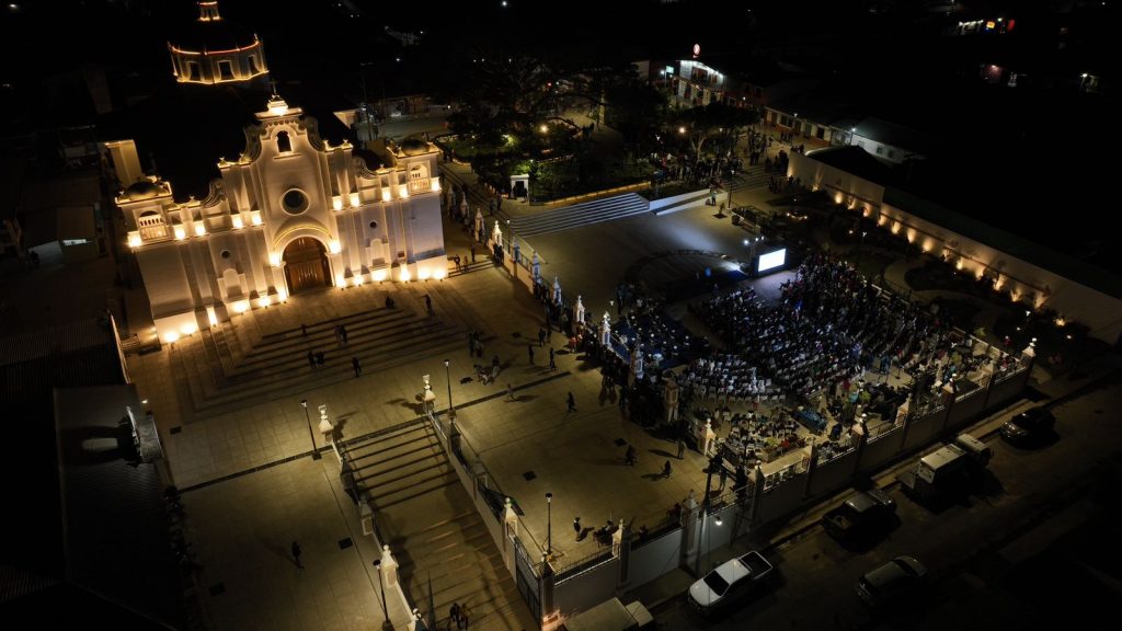 Gobierno revitaliza parque y plaza central de Apaneca, Ahuachapán
