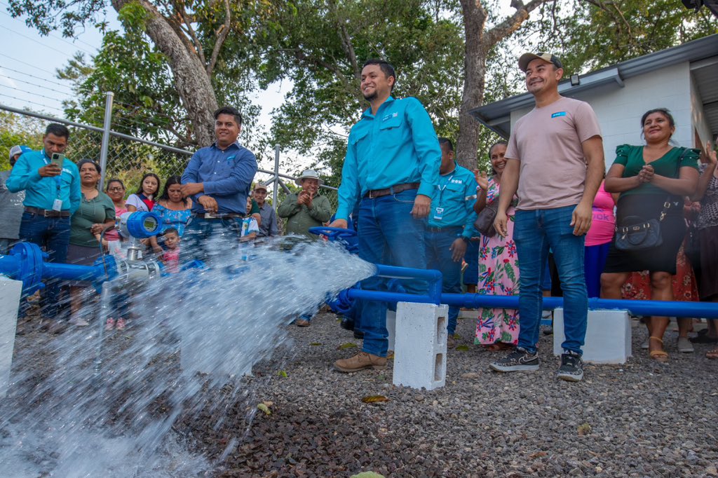 DOM entrega servicio de agua potable en La Arenera